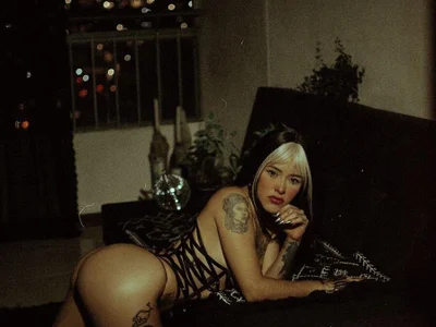 Maia_Smitth Female Oilshow Live Cam Striptease