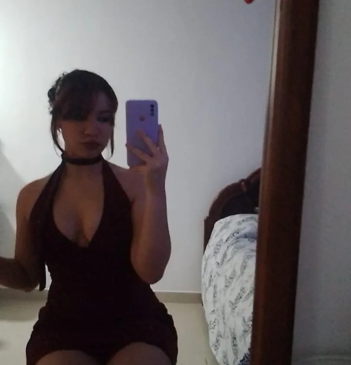 Avrilhill18 Offline XXX Chat