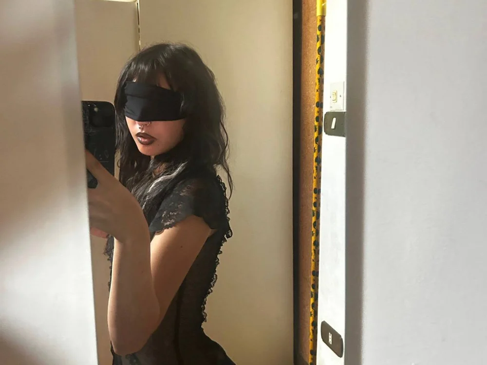 GothDolLaura's Offline XXX Chat