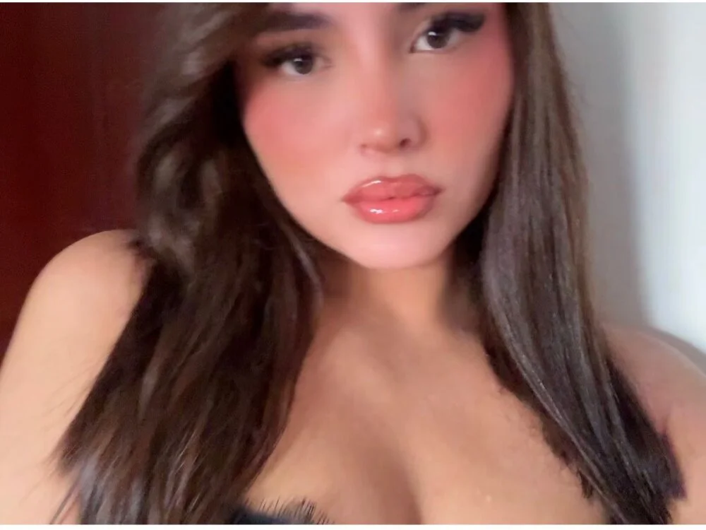 miaferrer777 Adlı Modelin Çevrimdışı XXX Sohbeti