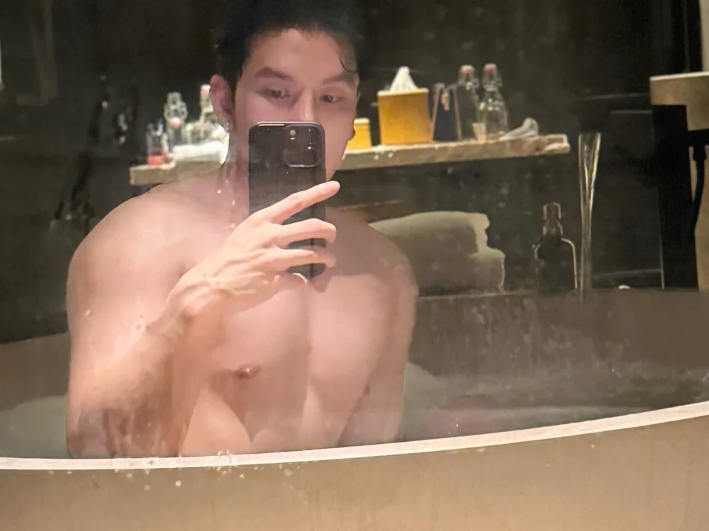 nickjeongz Offline XXX-Chat