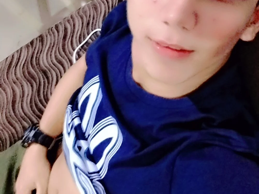 Sexy-boy04u Offline XXX Chat