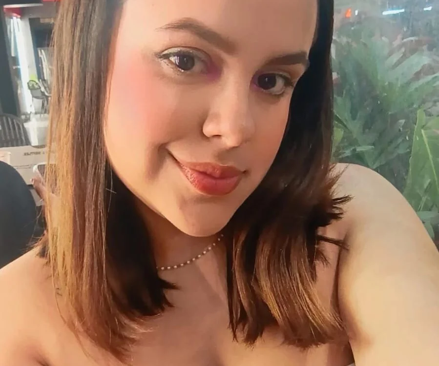 AlisonRoosn Offline XXX chat