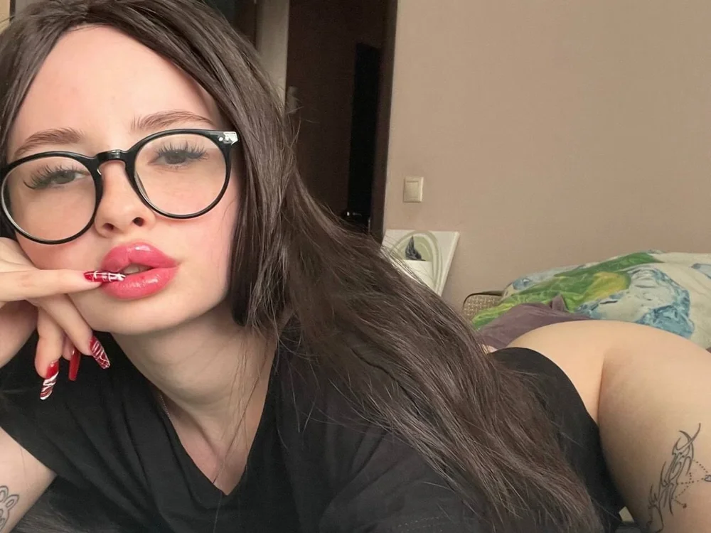 Ella_Larsen offline chatrum