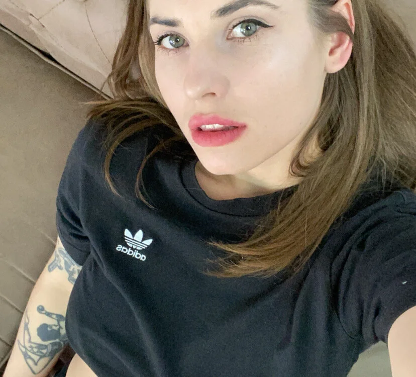 Mela_Cute's Offline XXX Chat