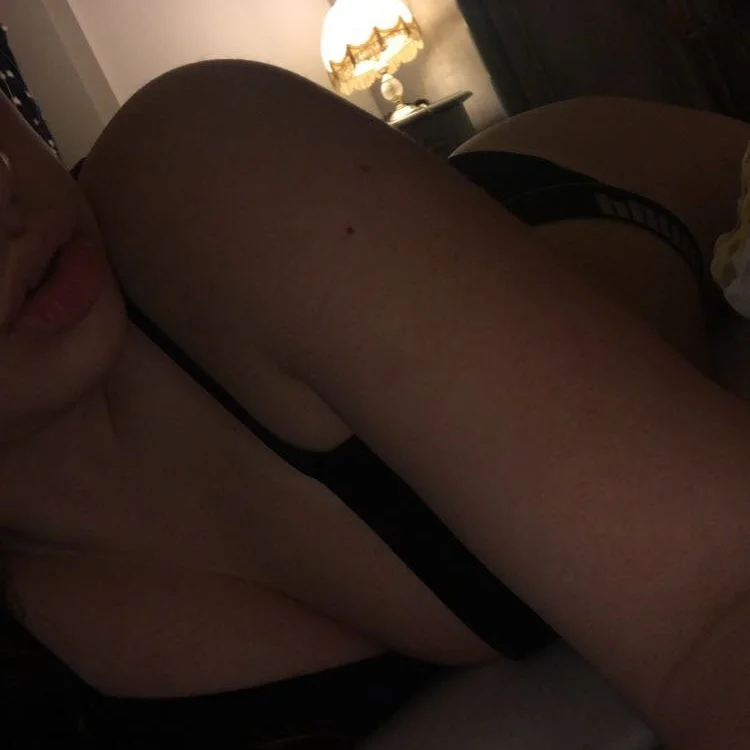 Sanane20_'s Offline Chat Room