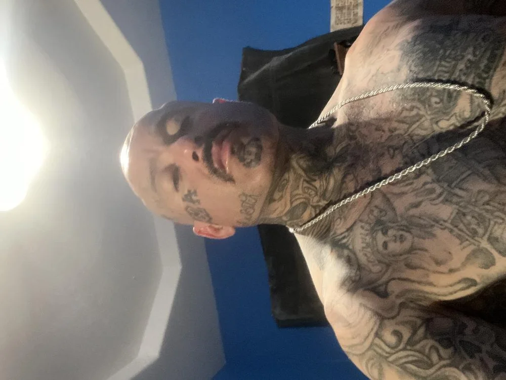 daddddym's Offline Chat Room