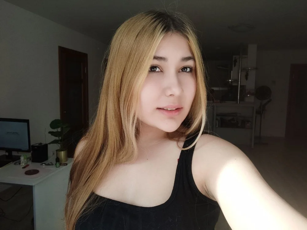 LyubavaChambers' Offline Chat Room