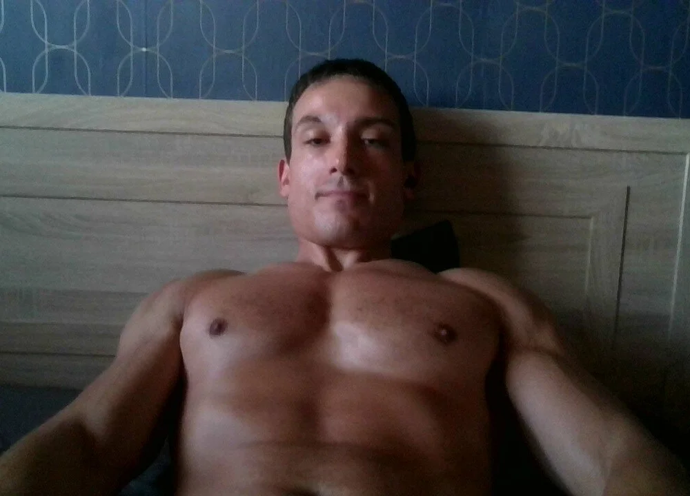 hannibal1992's Offline XXX Chat