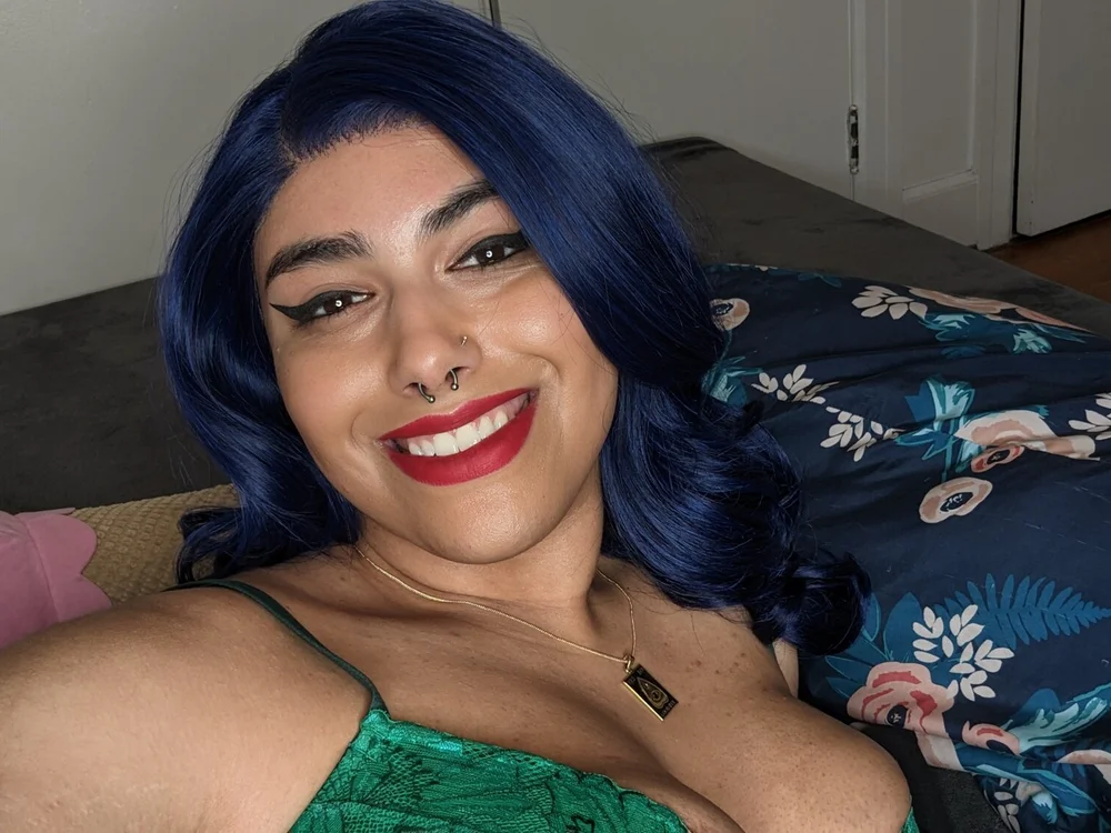 CurvyRae Chat XXX offline