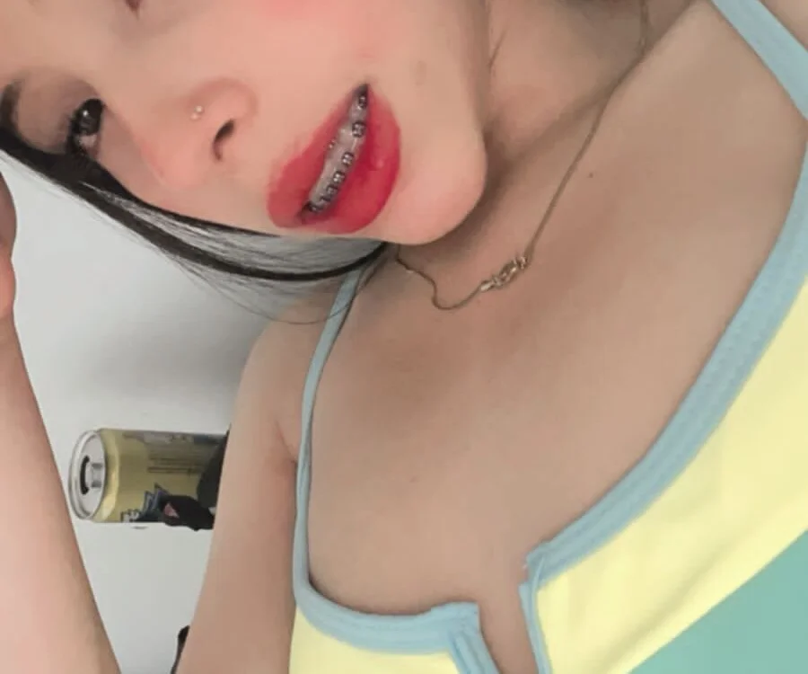 YoungsWild's Live XXX Chat