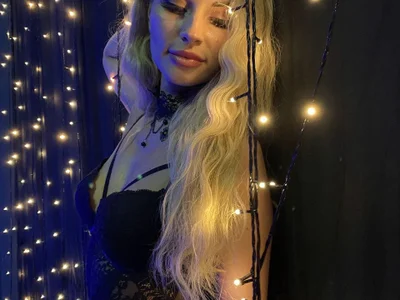 _UrLexxly on StripChat