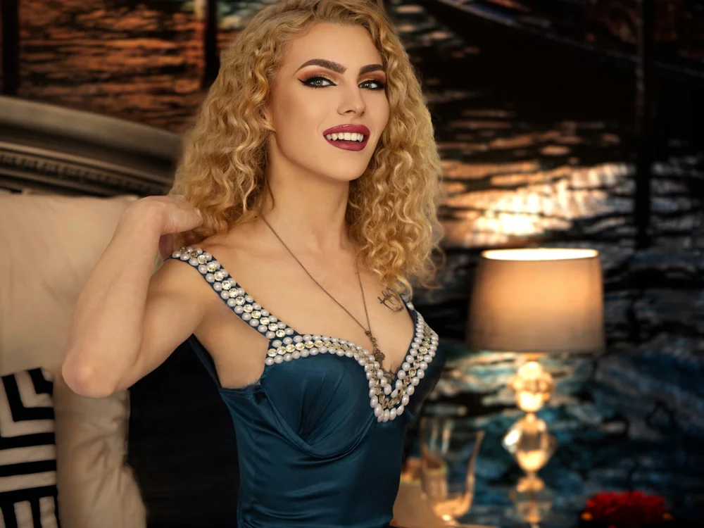 RoxenYoung offline chatrum