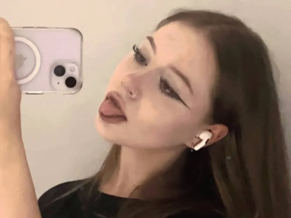 Esmie_Smile Chat XXX offline