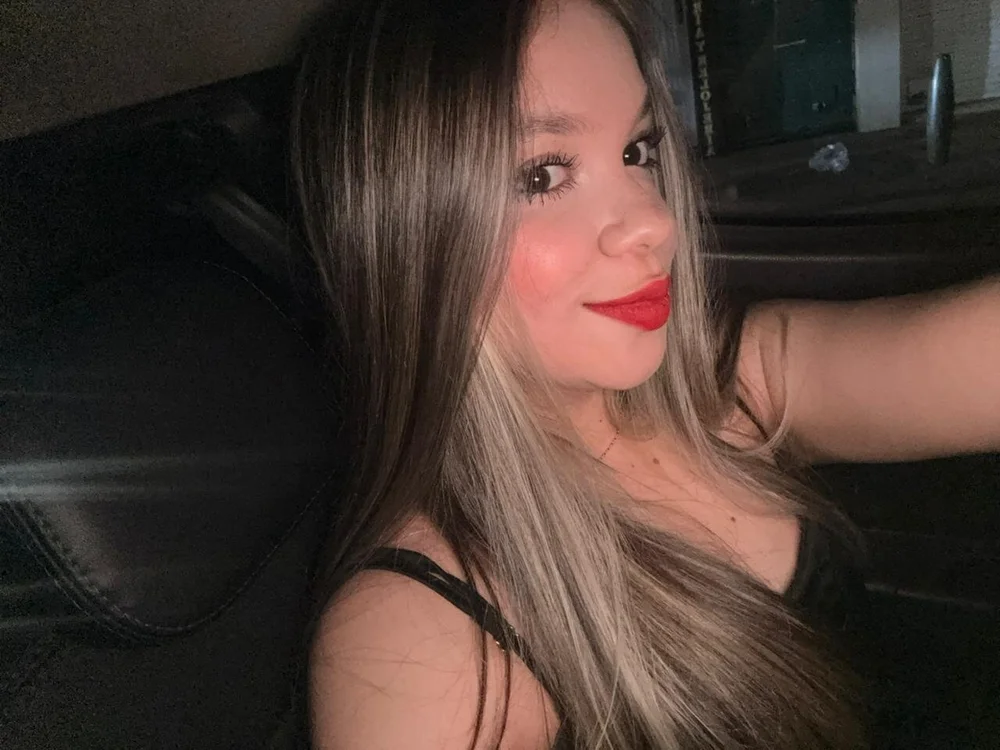 Antoneella_Russo cam model