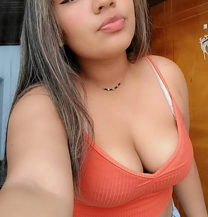 mia_887's Offline XXX Chat