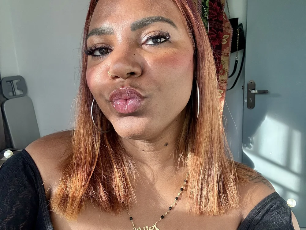 HotGirlLizzy's Offline Chat Room