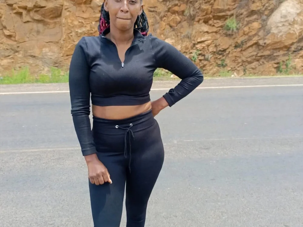Browny_cherry cover photo