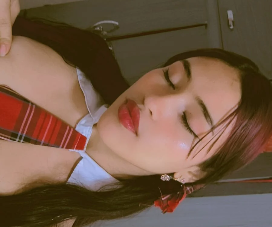 Madelyy_ Chat XXX Ngoại tuyến