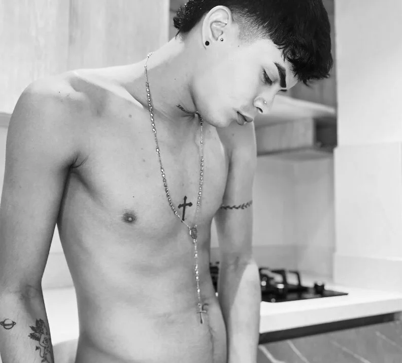 huge_Santiago Offline XXX-chat