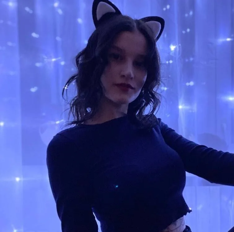 دردشة KrisDoeil الجنسية دون اتصال