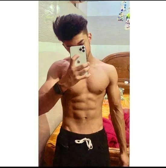 hotsexyboy113342 Offline XXX-chat