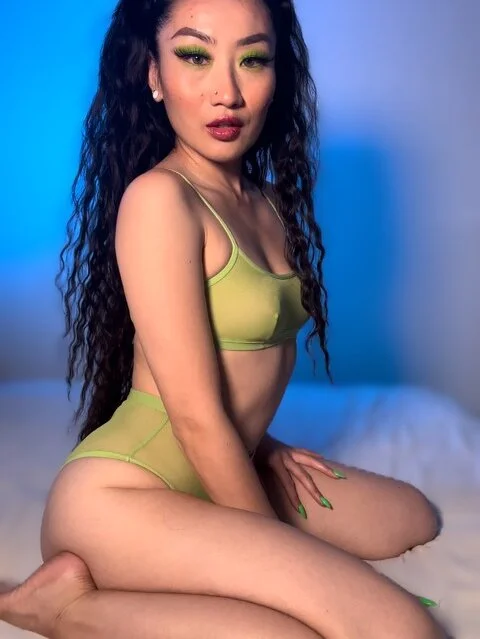 Aliciaz3's Offline XXX Chat