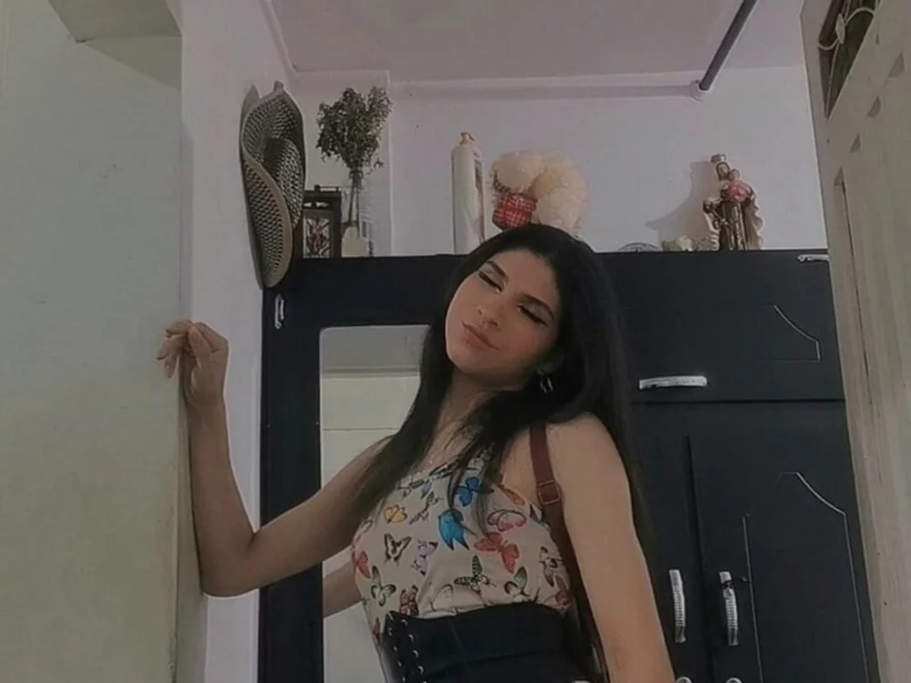Anniee_Scott's Offline Chat Room