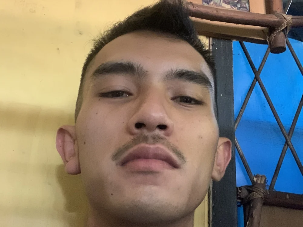 BoyPablo22's Offline Chat Room
