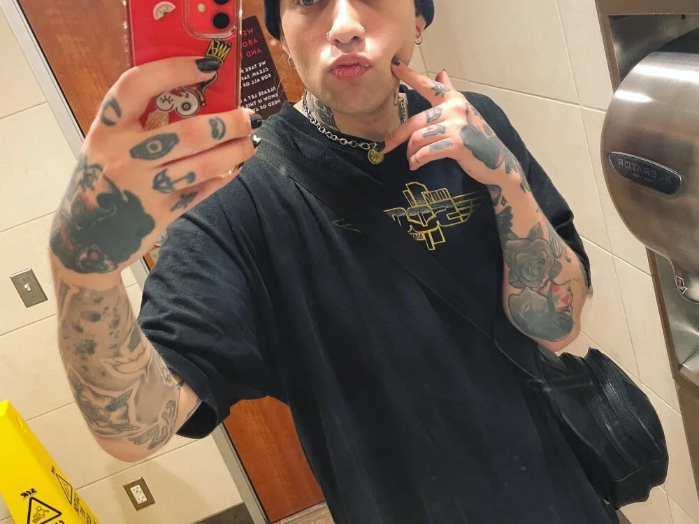 robin___b0nesn Offline XXX chat