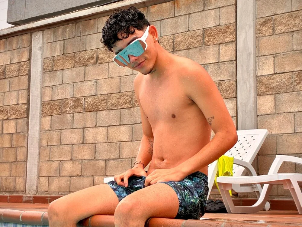 Tayler_Hot_Boy Obrolan XXX Offline