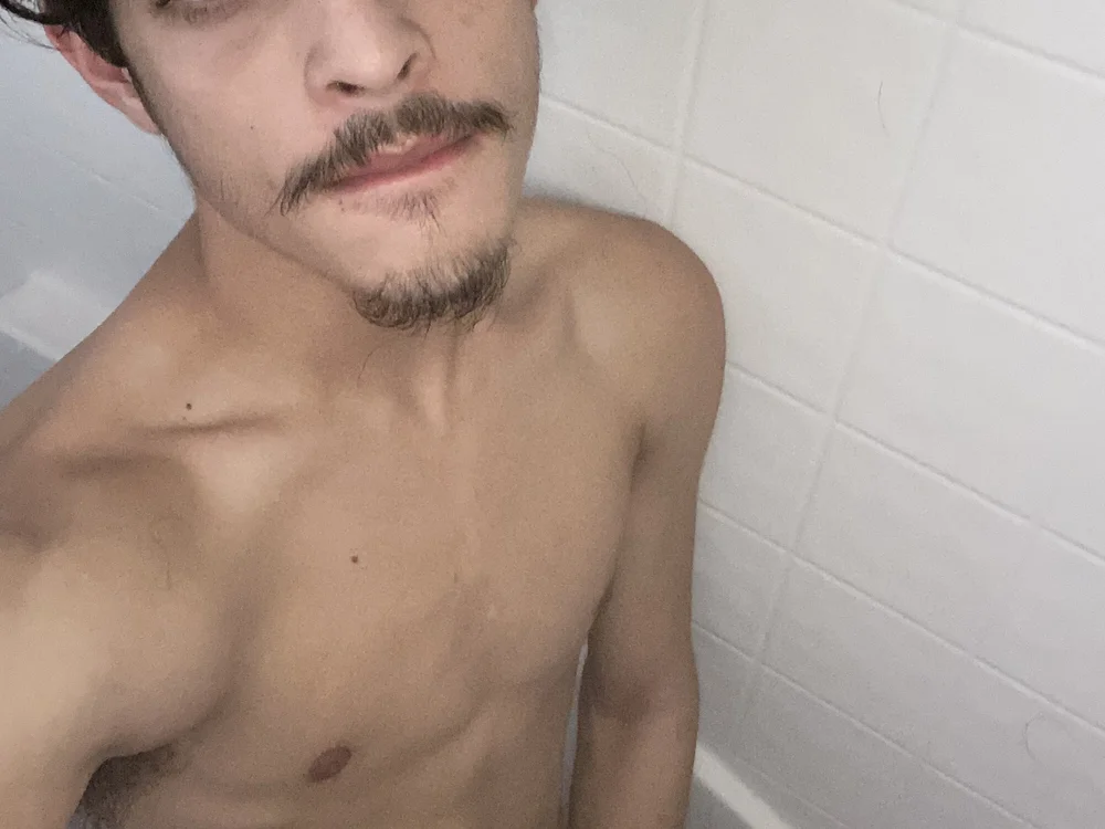 wassupbro18's Offline XXX Chat