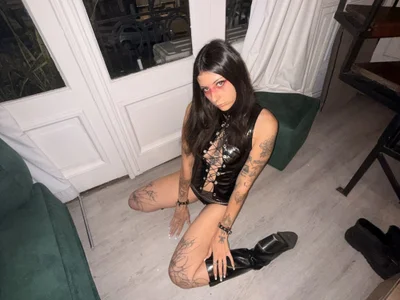 Vera___Verita___ Female Smalltits Strip Webcam
