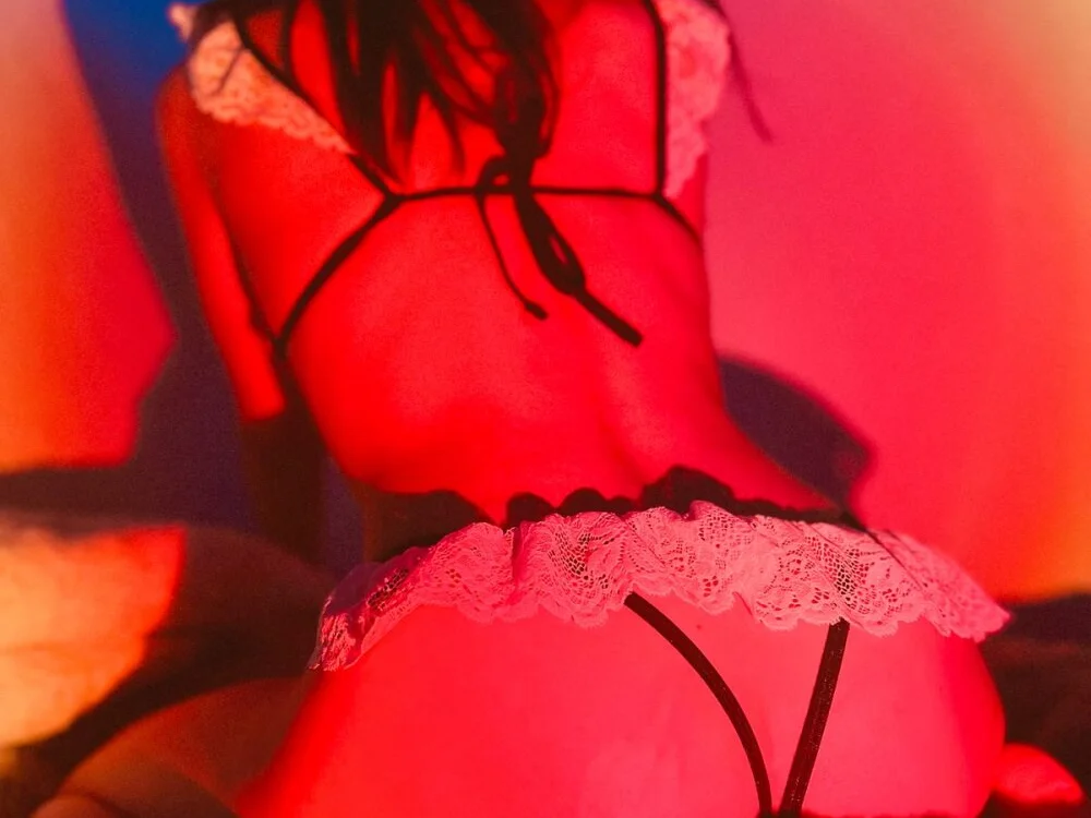 PrincessEmily_69 Adlı Modelin Çevrimdışı XXX Sohbeti