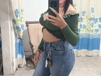 Melanybombom3b live cam model