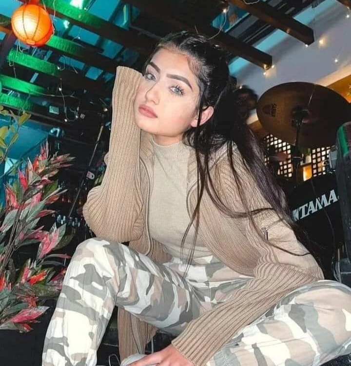 Looraa8のオフラインXXXチャット