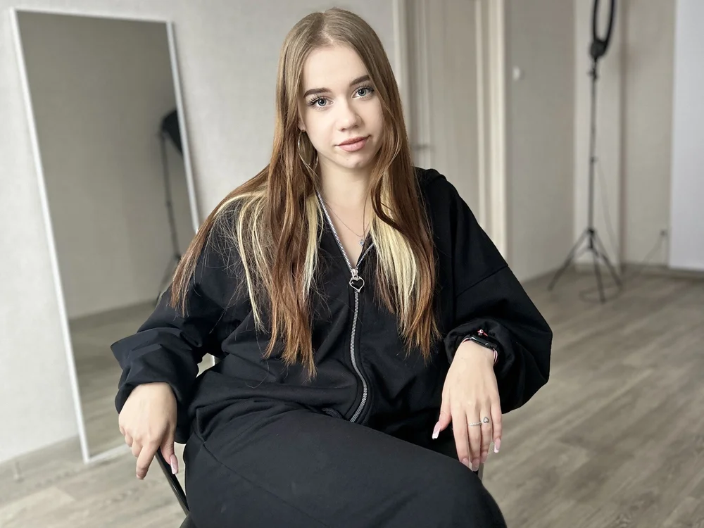 LeonaLevis' Offline XXX Chat