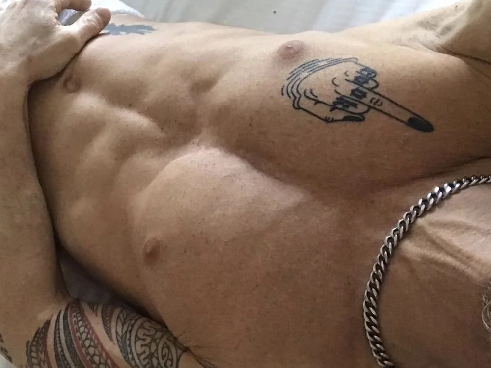 PleadingSkinny's Offline XXX Chat