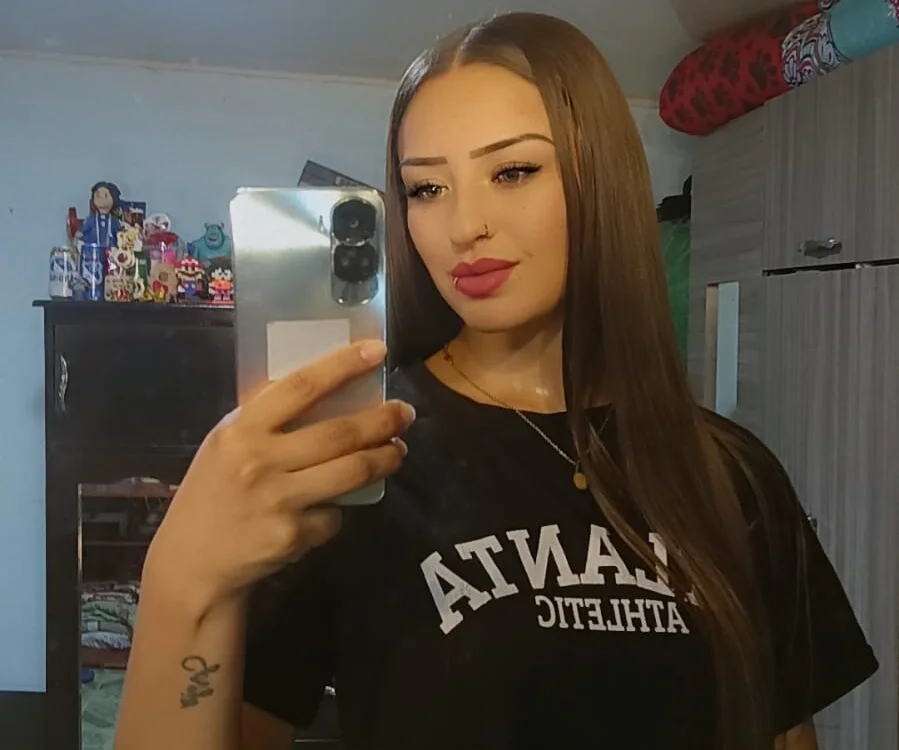 AlessiaNoir18's Offline XXX Chat