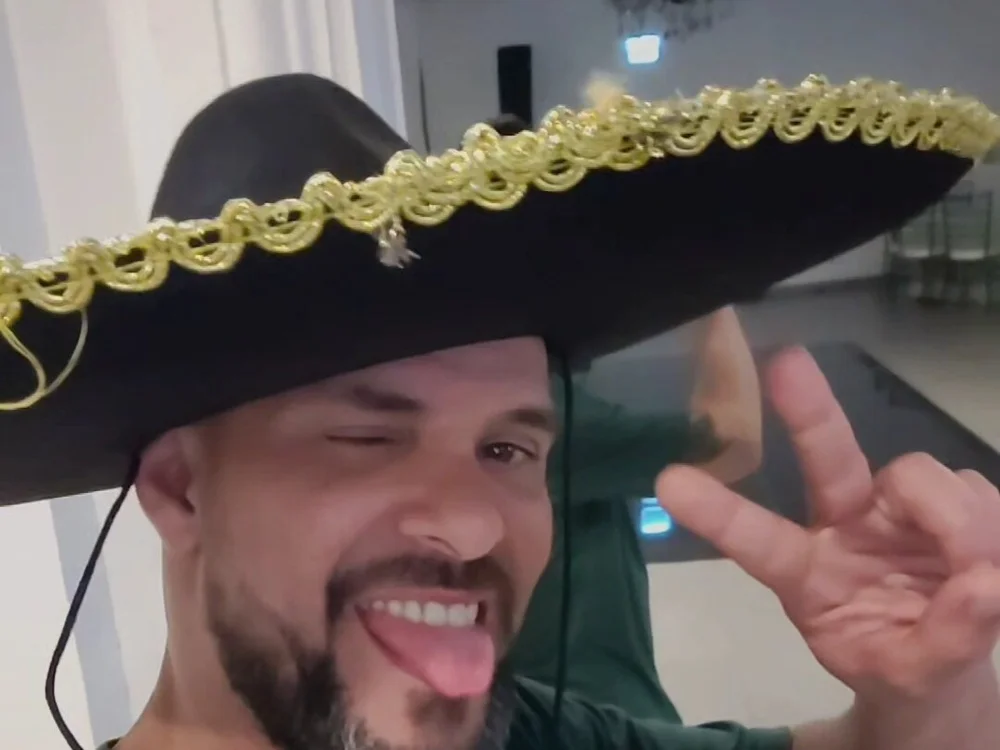 lovechota's Offline Chat Room