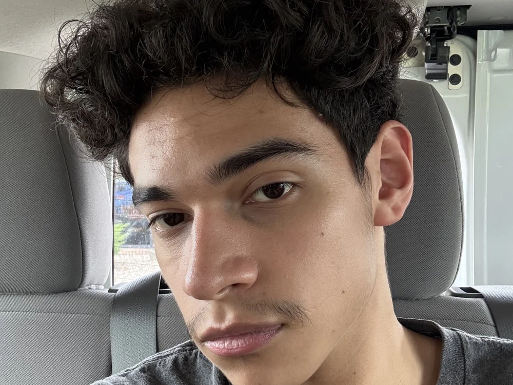 Carlos83647's Offline XXX Chat