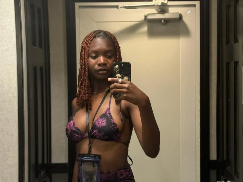 TumieSupreme 離線 XXX 聊天