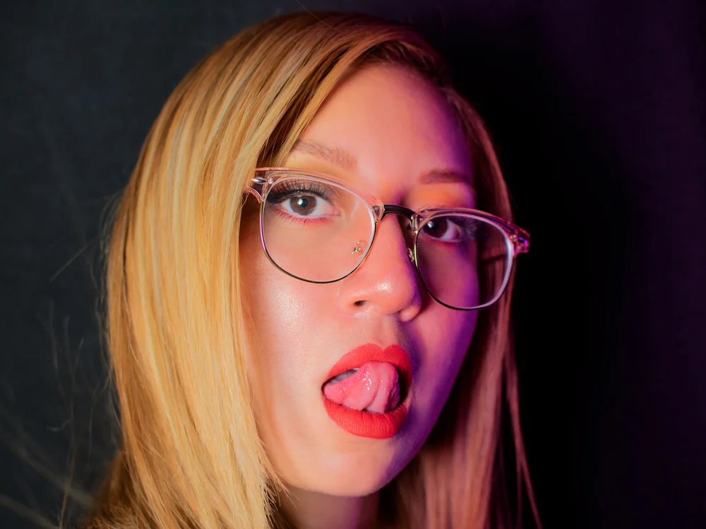 CandyFerrer69 offline chatrum