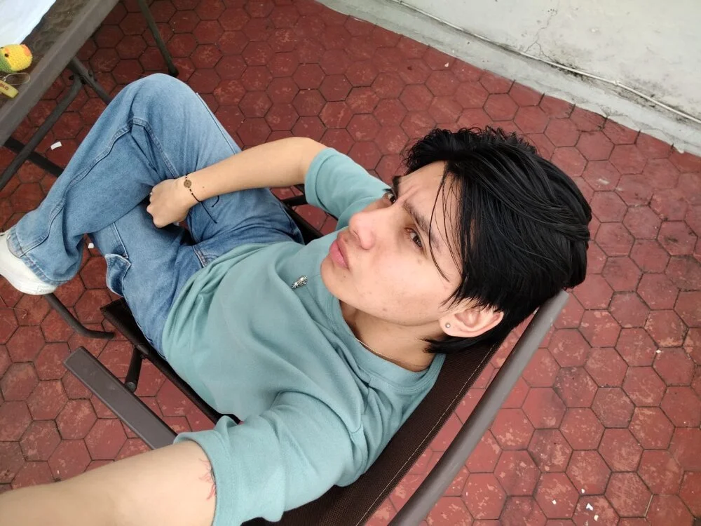 Offline XXX chat Nico_Dangelo