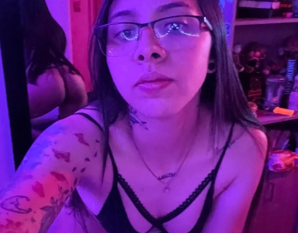 Lizz13's Offline Chat Room