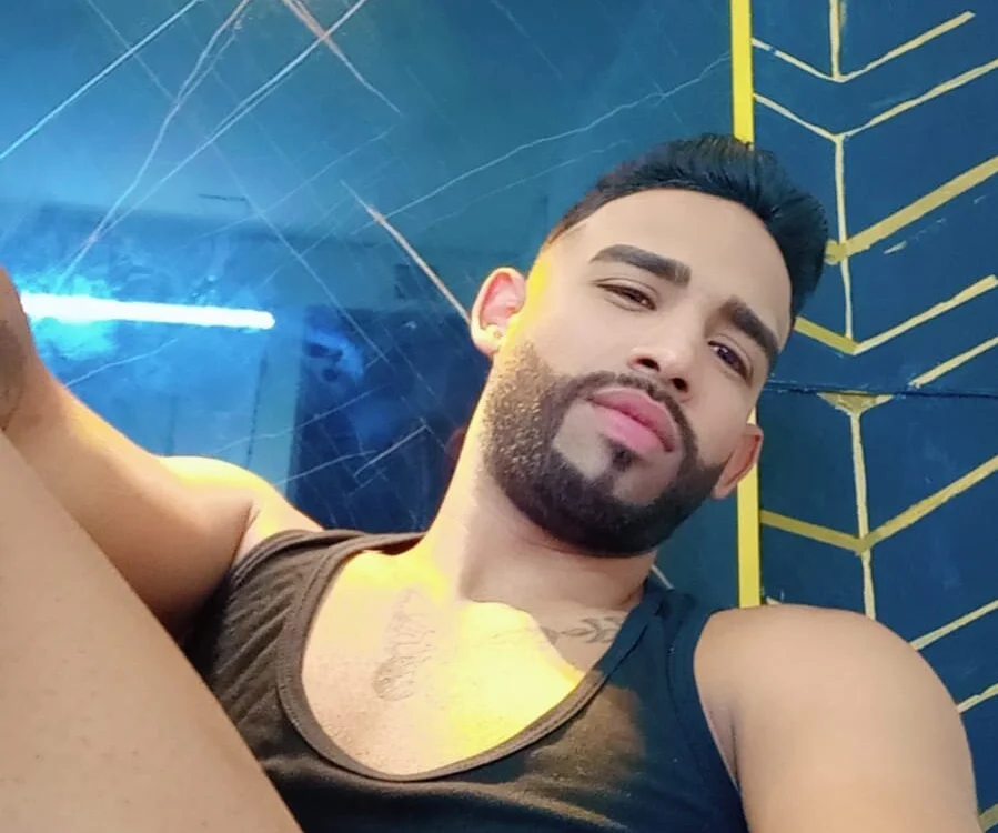 Dominic_Onasis' Offline XXX Chat