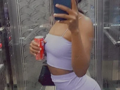 I-am-iconic on StripChat