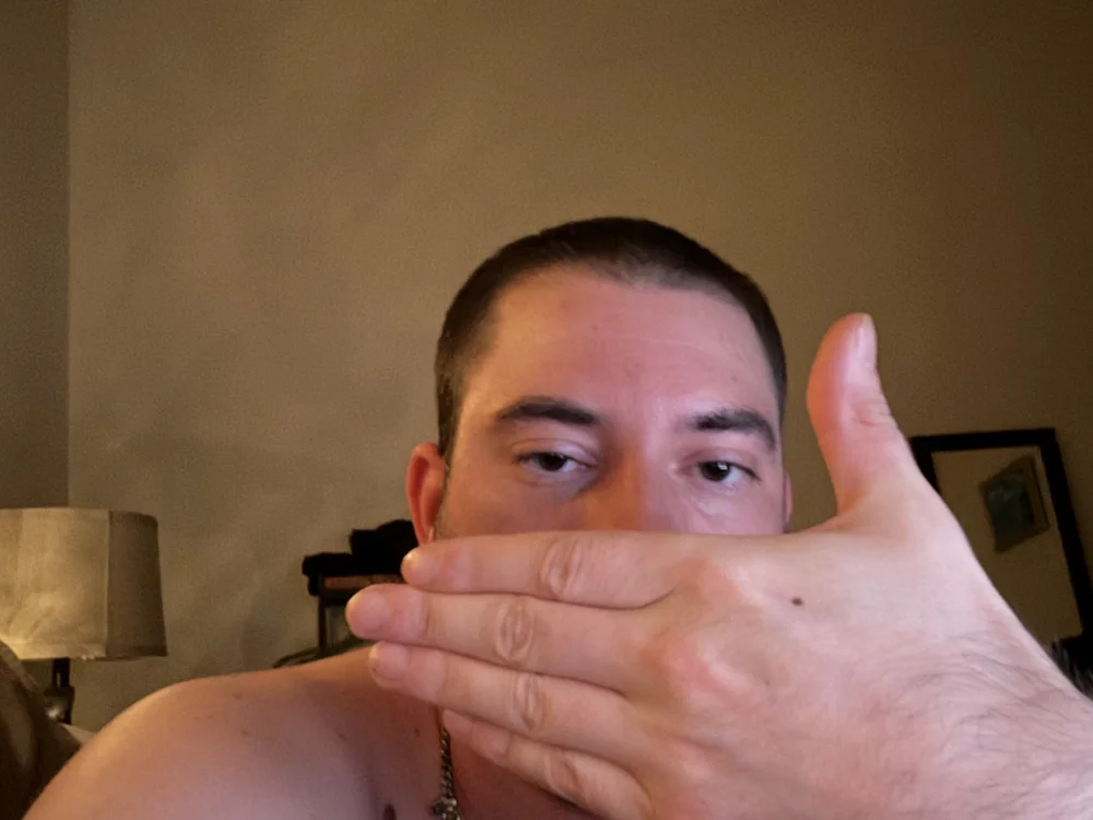 whitebubblebutt44's Offline Chat Room