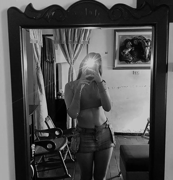 shy_luna18 Chat XXX offline