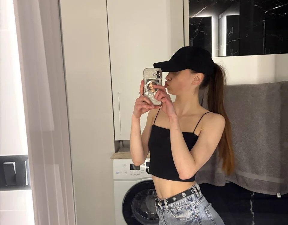 BelvaRandazzo Adlı Modelin Çevrimdışı XXX Sohbeti